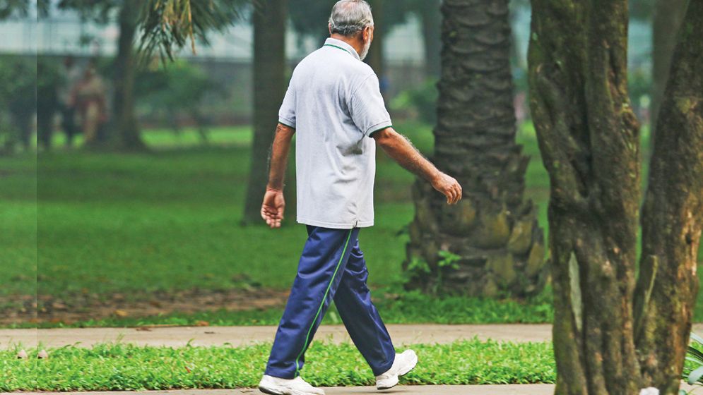মস্তিষ্কের জটিলতা কমাতে হাঁটার গুরুত্ব জানুন