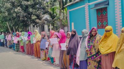 মোবাইলে প্রবাসীর একাধিক বিয়ে নিয়ে তোলপাড়