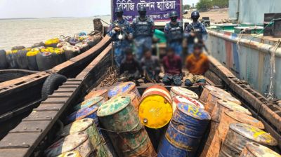 নোয়াখালীতে ৮ লাখ টাকার অবৈধ জ্বালানি জব্দ, আটক ৪