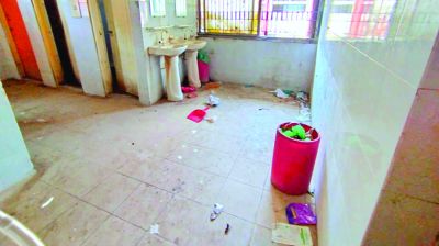 নোংরা ও অস্বাস্থ্যকর পরিবেশে চরম ভোগান্তি দেখার যেন কেউ নেই