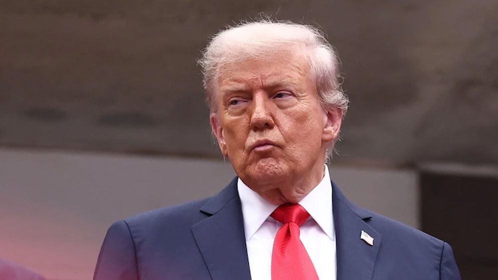 হরমুজ অবরোধে সামরিক অভিযানের জোরালো সংকেত ট্রাম্পের