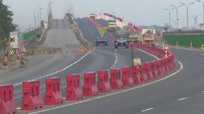 ধারণক্ষমতার ৪ গুণ যানবাহন চলাচল