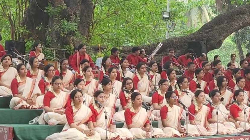 রবীন্দ্র সরোবরে হাজার কণ্ঠে বর্ষবরণ