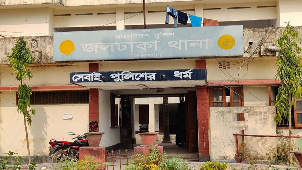 মন্দিরের সামনে গলাকাটা লাশ