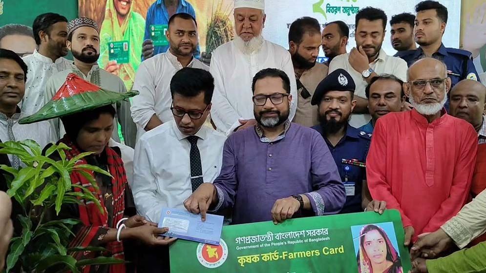 কৃষক কার্ডের ছবি ফেসবুকে দিতে নিষেধ করলেন গণপূর্ত প্রতিমন্ত্রী