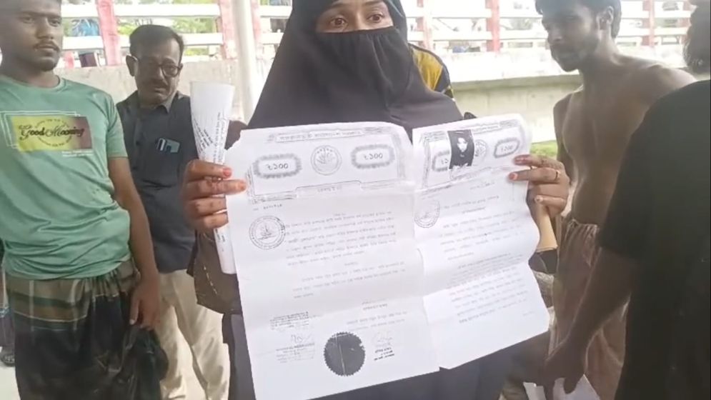 মোল্লাহাটে ধর্মীয় পরিচয় নিয়ে বিরোধ, লাশ নিয়ে উত্তেজনা