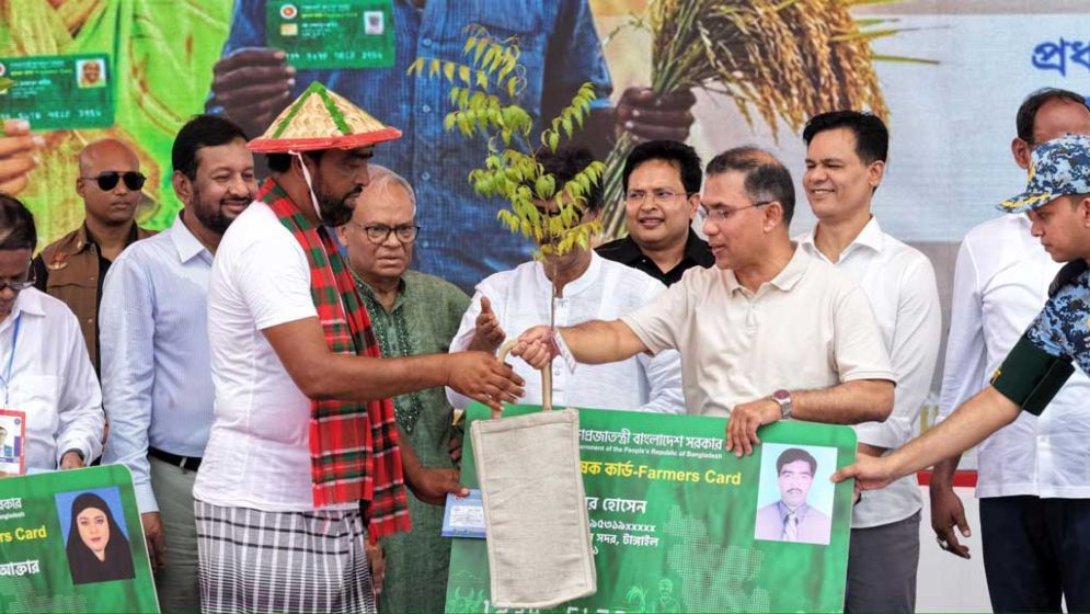প্রধানমন্ত্রী প্রকৃত কৃষকের হাতেই কৃষক কার্ড দিয়েছেন