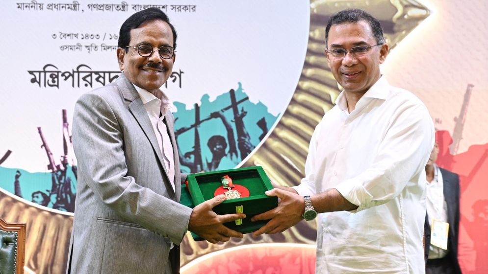 স্বাধীনতা পুরস্কার গ্রহণ করে যা বললেন হানিফ সংকেত