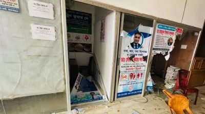 ‘ভুল চিকিৎসায়’ গৃহবধূর মৃত্যুর অভিযোগে হাসপাতাল ভাঙচুর