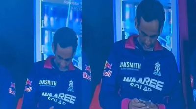 ডাগআউটে ফোন ব্যবহার করে শাস্তি পেলেন রাজস্থানের ম্যানেজার