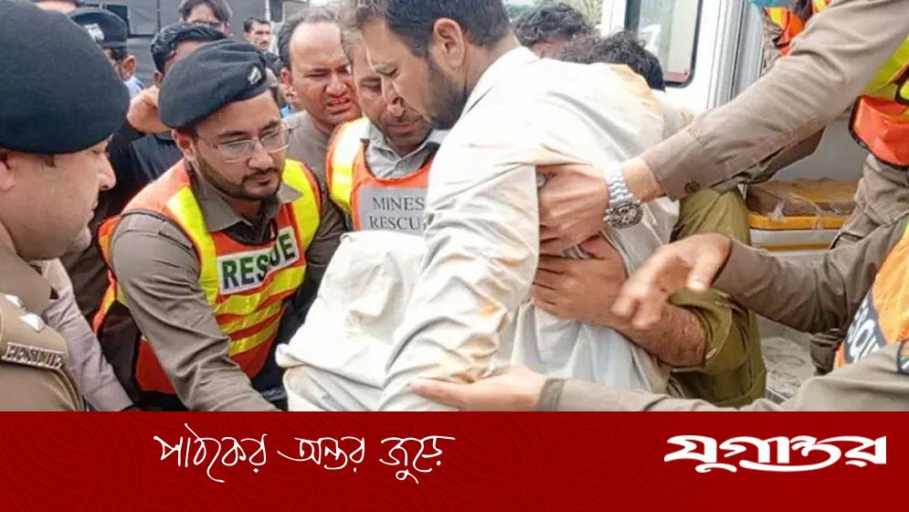 ১৭ দিন পর পাকিস্তানের পাথর খনি ধ্বংসস্তূপ থেকে শ্রমিক আবদুল ওয়াহাব জীবিত উদ্ধার
