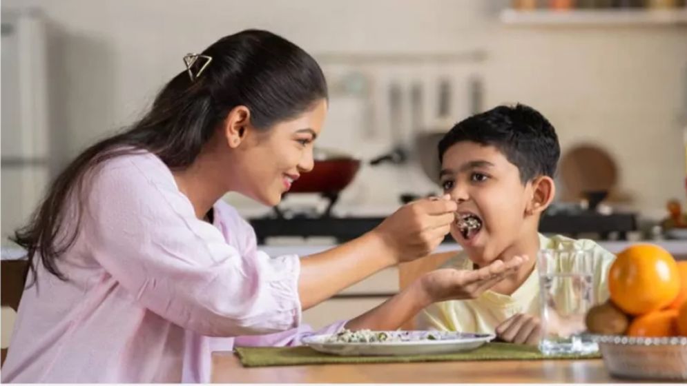 চিনি কমিয়ে দেয় সন্তানের শেখার ক্ষমতা