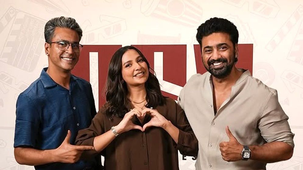 দেব-শুভশ্রী জুটির সিনেমায় নিষিদ্ধ তকমা কাটিয়ে চমক নিয়ে ফিরছেন অনির্বাণ