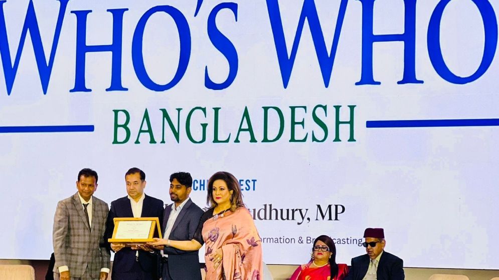 ‘হুজ হু অ্যাওয়ার্ড’ পেলেন কথাসাহিত্যিক রাহিতুল ইসলাম