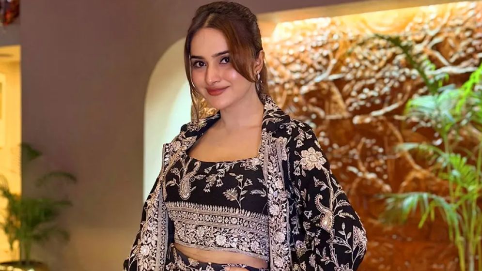 ‘খারাপ লাগার অনুভূতি ক্যামেরার সামনে প্রকাশ করতে চাই না’