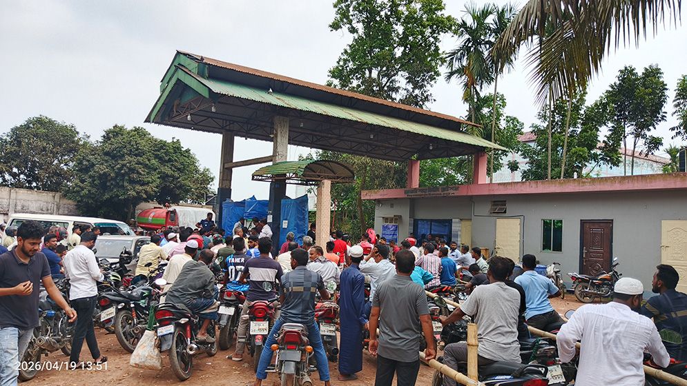 পূর্বের মজুত করা তেল নতুন দামে বিক্রি