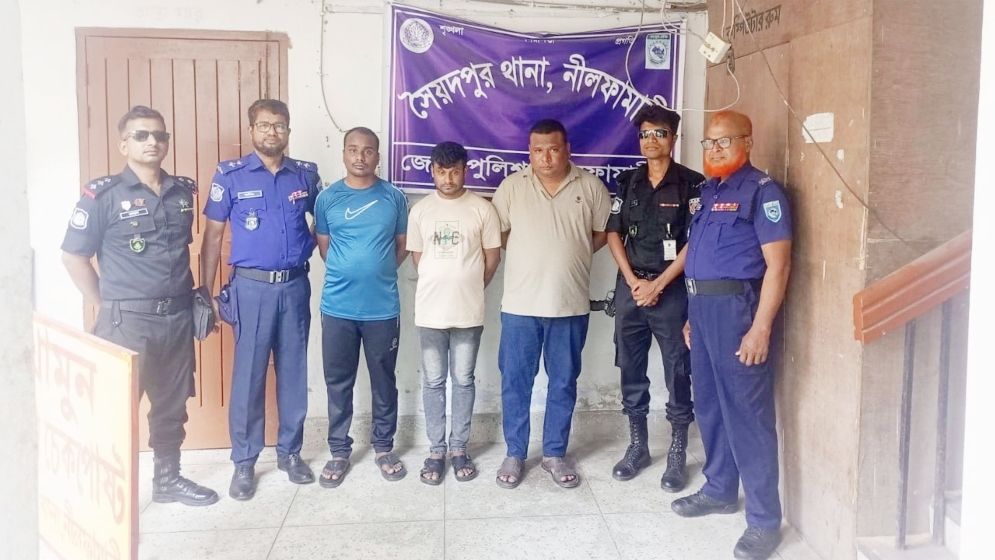 যৌতুকের দাবিতে গৃহবধূকে হত্যার অভিযোগ, ৩ জন গ্রেফতার