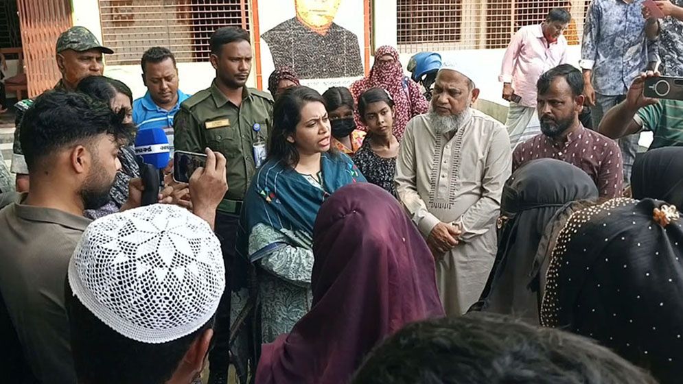 টাকা নিয়ে উধাও শিক্ষক, ২০ শিক্ষার্থীর এসএসসি পরীক্ষা অনিশ্চিত