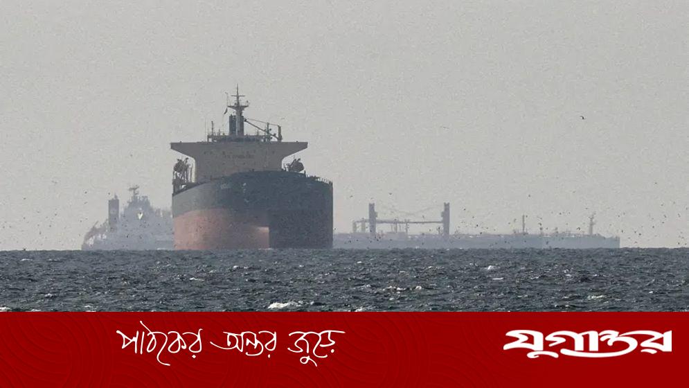 হরমুজ প্রণালিতে ইরানি জাহাজ আটকের দাবি ট্রাম্পের, মার্কিন নৌবাহিনীর হেফাজতে