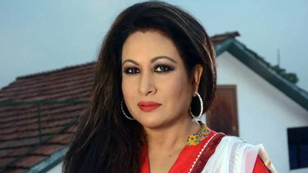 হজ করতে যাচ্ছেন নায়িকা চম্পা