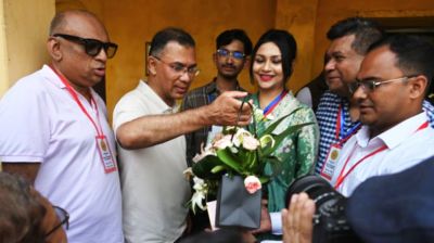 জিয়াবাড়িতে তারেক রহমানকে পেয়ে আবেগ আপ্লুত স্বজনরা