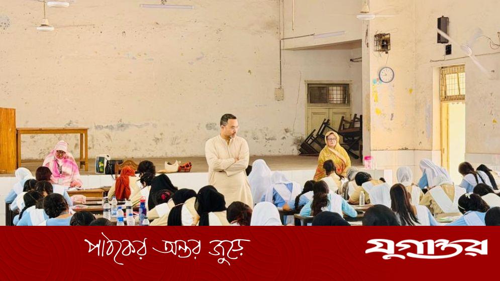 এসএসসি পরীক্ষার প্রথম দিনে কেন্দ্র পরিদর্শন করলেন মাহদী আমিন, বললেন 'আগামীর বাংলাদেশের মূল কারিগর শিক্ষার্থীরা'