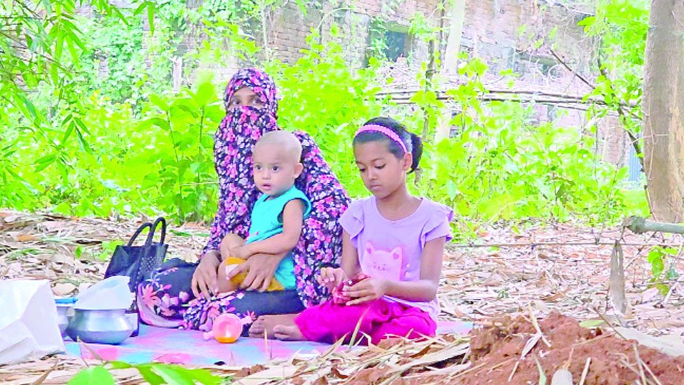 আমরা খাব কী, যাব কোথায়