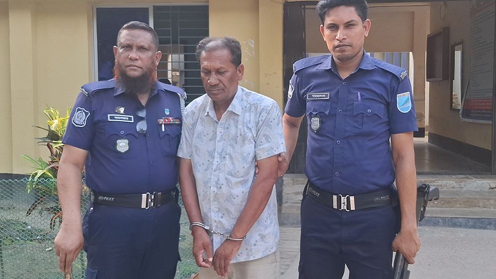পুলিশের ৫ সদস্যকে আহত করে পালানো সেই আ.লীগ নেতা গ্রেফতার
