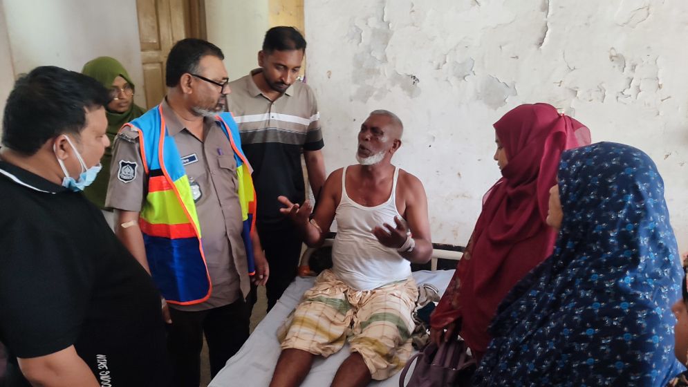 পদ্মার চরে চরমপন্থিদের সঙ্গে সংঘর্ষ, ওসিসহ গুলিবিদ্ধ ৫ পুলিশ