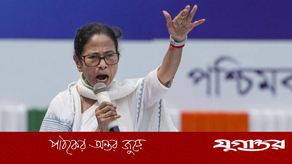 মমতা বন্দ্যোপাধ্যায়ের অভিযোগ: বিজেপি গীতা-কুরআন ছুঁইয়ে ভোট চাইছে