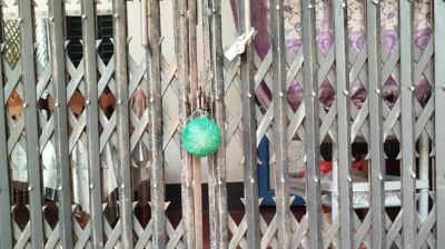 গেট রান্নাঘর উঠানে ‘বোমাসদৃশ বস্তু’, কলারোয়ায় আতঙ্ক