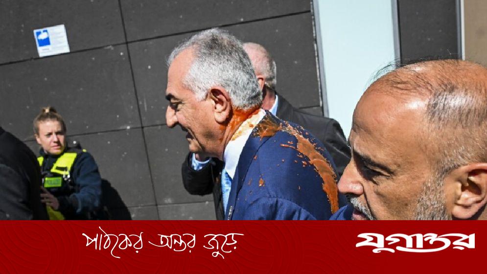 জার্মানিতে রেজা পাহলভির গায়ে লাল রঙ নিক্ষেপ, অভিযুক্ত আটক