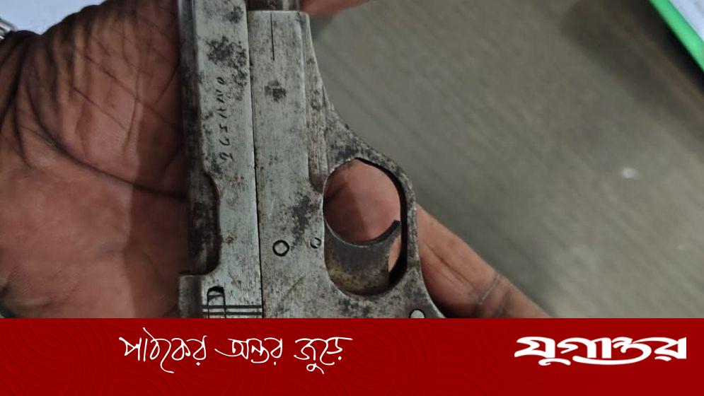 গাজীপুরের টঙ্গীতে বিদেশি পিস্তলসহ দুই ব্যক্তিকে গ্রেফতার করেছে পুলিশ