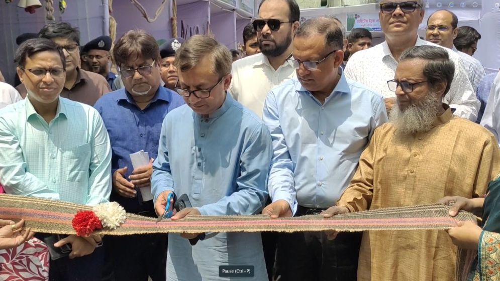 বাসে অতিরিক্ত ভাড়া নিলে ব্যবস্থা: বাণিজ্যমন্ত্রী