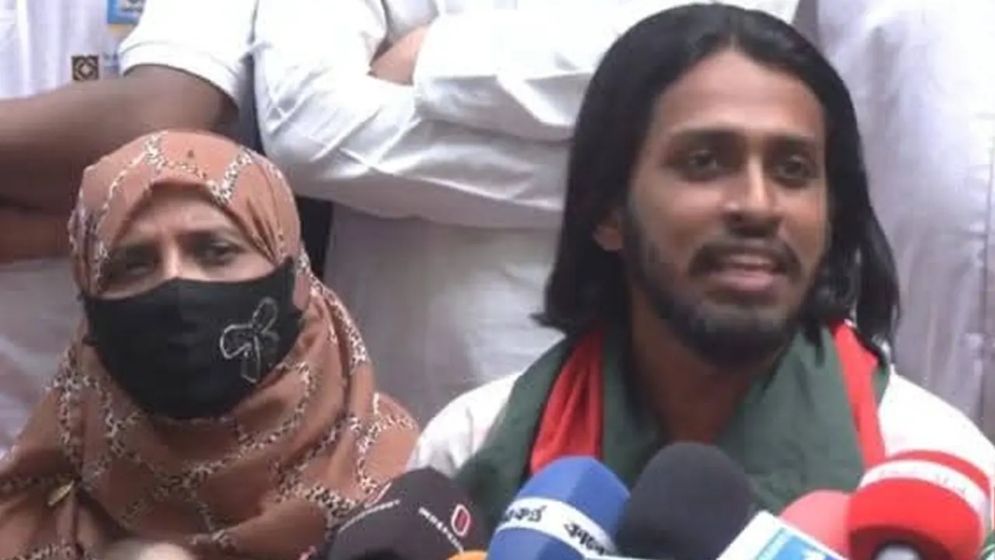 ‘আমি এক গর্বিত বিপ্লবীর মা’ আম্মারের মায়ের আবেগঘন স্ট্যাটাস ভাইরাল
