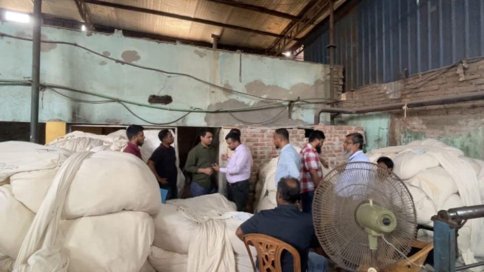 চুম্বক লাগিয়ে অভিনব কায়দায় গ্যাস চুরি, সংযোগ বিচ্ছিন্ন করল তিতাস