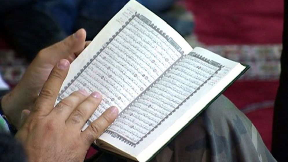 কুরআন শরিফ হাত থেকে পড়ে গেলে কী করবেন?