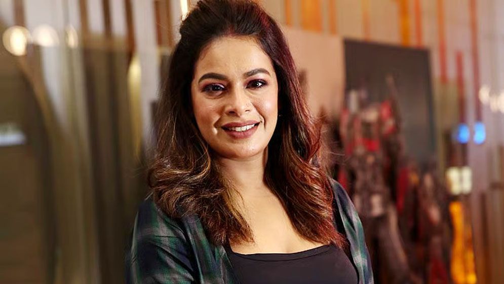 মমতাকে টেনে ইমনকে কটাক্ষ, কড়া জবাব গায়িকার