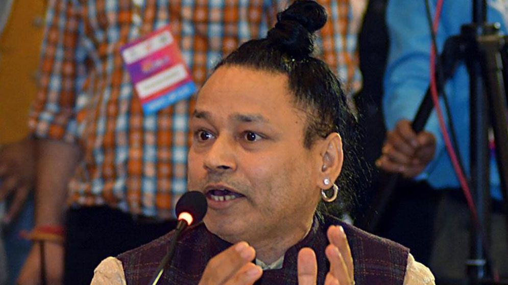 ‘আপনারা কি শচীনকে ছক্কা মেরে দেখাতে বলেন’—মেজাজ হারিয়ে কৈলাস খের
