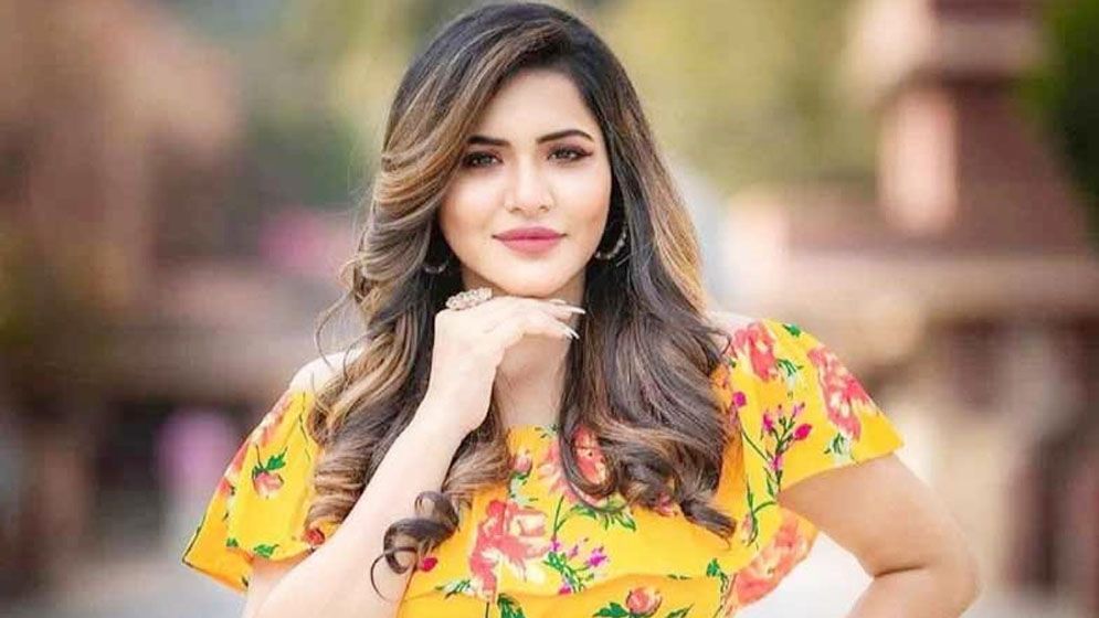 অর্থ আত্মসাতের অভিযোগ নিয়ে মুখ খুললেন অভিনেত্রী আশু রেড্ডি