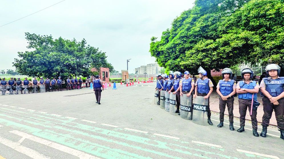 স্পর্শকাতর তথ্য পুলিশের হাতে