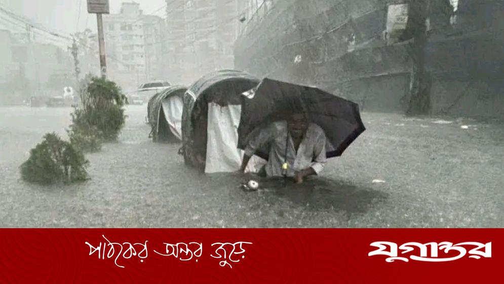 মৌসুমের প্রথম ভারি বৃষ্টিতে চট্টগ্রামে বুক সমান পানি, দুর্ভোগ চরমে
