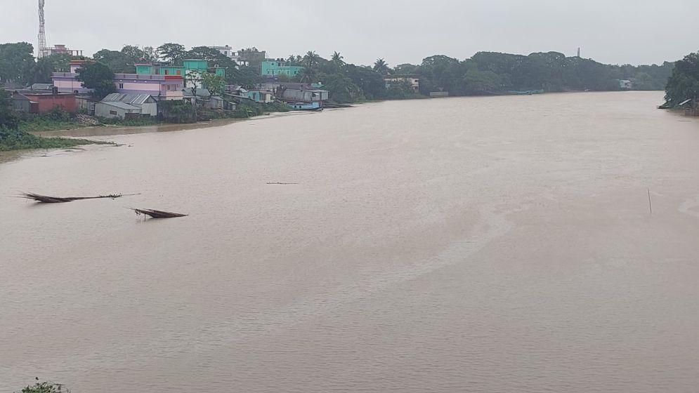 কলমাকান্দায় নদ-নদীর পানি বাড়ছে, আকস্মিক বন্যার শঙ্কা