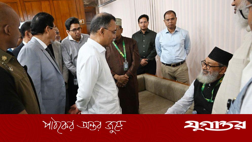 সংসদে অসুস্থ বিরোধী এমপির খোঁজ নিলেন প্রধানমন্ত্রী তারেক রহমান