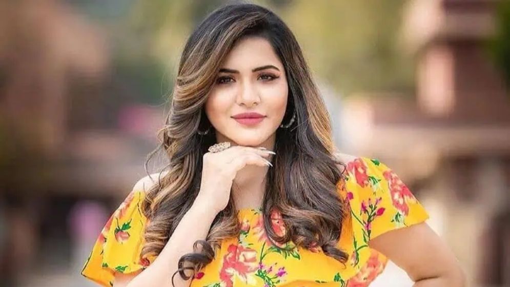 প্রবাসী যুবককে ঠকিয়ে ৯ কোটি রুপি আত্মসাৎ, ফেঁসে যাচ্ছেন জনপ্রিয় অভিনেত্রী