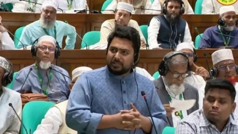 রাষ্ট্রপতিকে অপসারণ করে গ্রেফতারের দাবি নাহিদের
