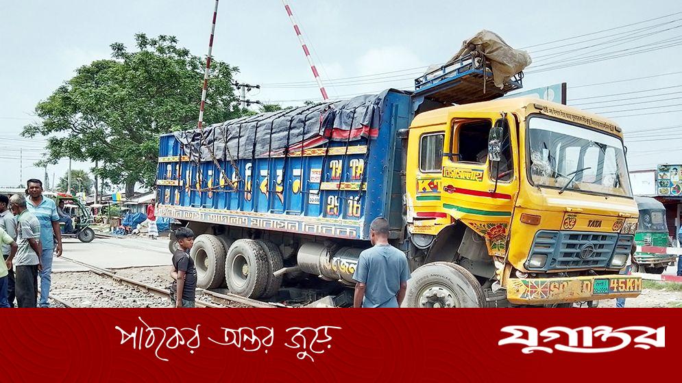 ঈশ্বরদীতে ট্রাক-মালবাহী ট্রেন সংঘর্ষ, তদন্ত কমিটি গঠন