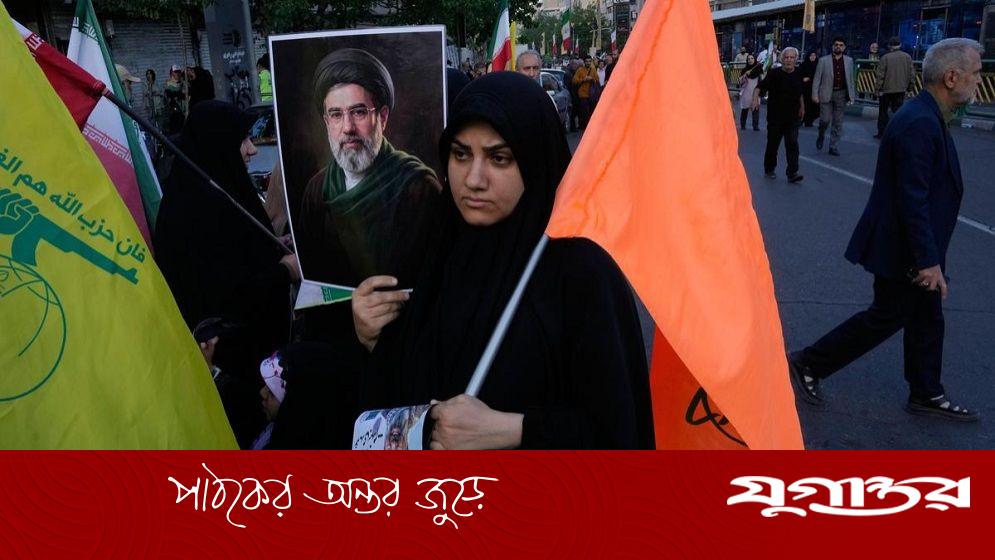 পারমাণবিক সক্ষমতা রক্ষায় অটল ইরান: মোজতবা খামেনি