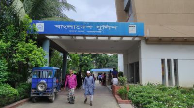 পুলিশের ওপর ছিনতাইকারীদের হামলা, অস্ত্র লুট