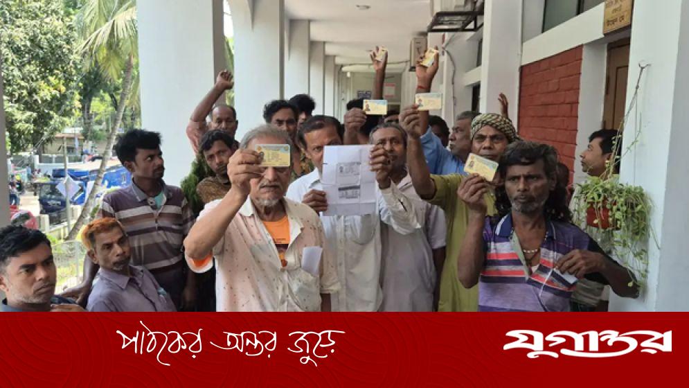 রাজবাড়ীতে ভিজিএফ চাল বঞ্চিত জেলেদের বিক্ষোভ